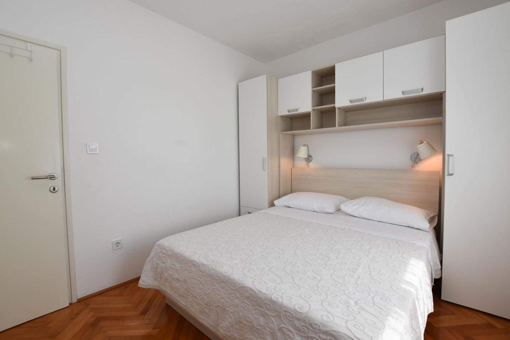 Apartments Guzela Primošten الغرفة الصورة